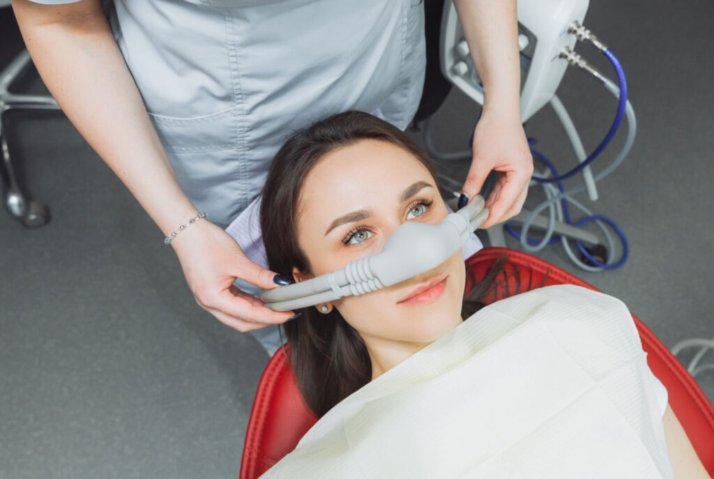 Sedazione cosciente: come funziona e perché può aiutare ad affrontare le cure dentali con serenità 1 Sedazione cosciente